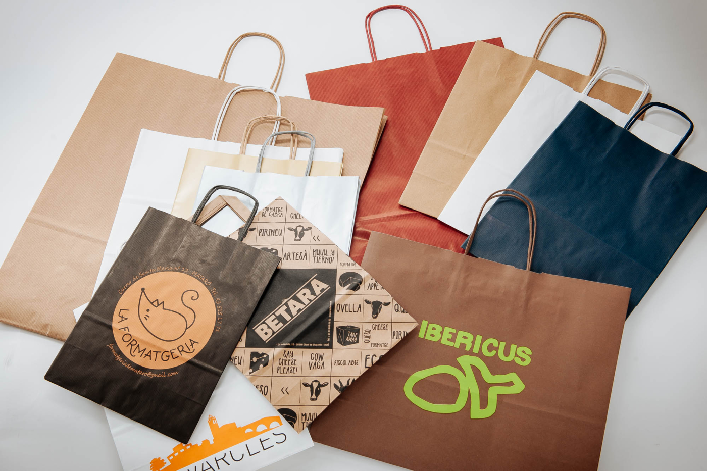 Bolsa de papel con asa retorcida